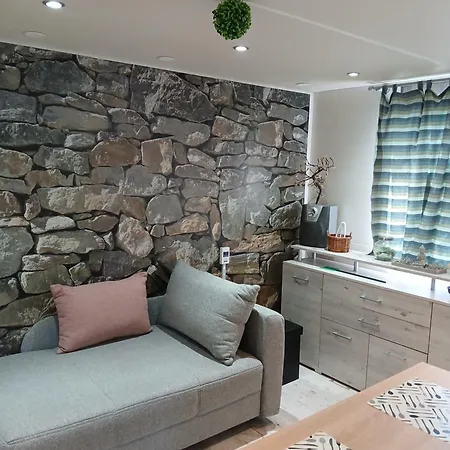 Apartment Kek-feher Mobilhaz *