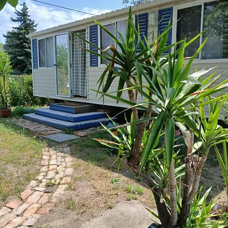 Kek-feher Mobilhaz