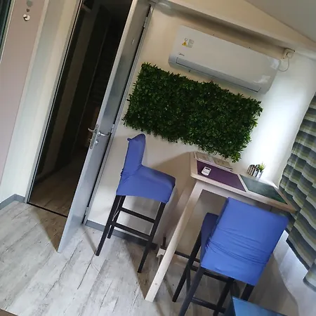 Kek-feher Mobilhaz Apartment Zsombo