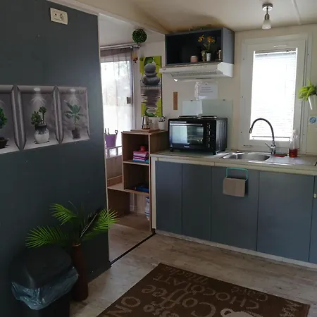 Apartment Kek-feher Mobilhaz *