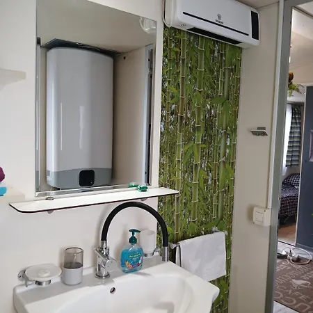 Kek-feher Mobilhaz Apartman