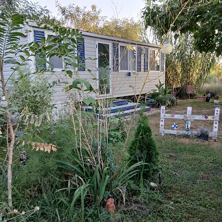 Kék-fehér Mobilház Apartamento Zsombo