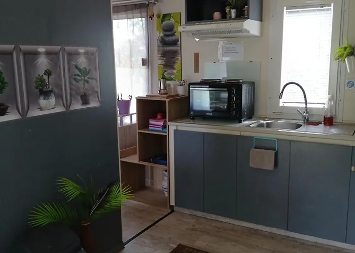 아파트 Kek-feher Mobilhaz *