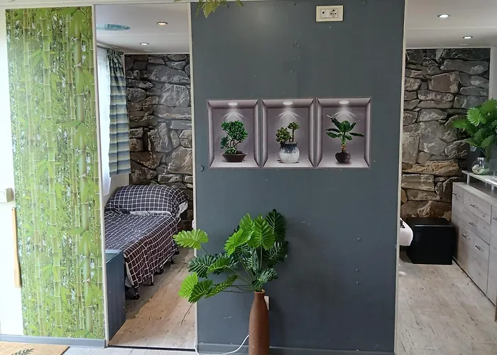 Kek-feher Mobilhaz 아파트 Zsombo