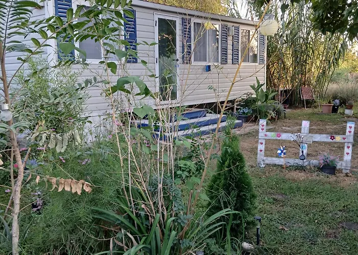 Kek-feher Mobilhaz 아파트 Zsombo